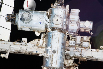 Inflatable space station from moon to mars.